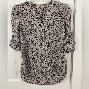 NWOT Esqualo Abstract Print Ruched Sleeve Button Up Blouse Size 4 contemporary
